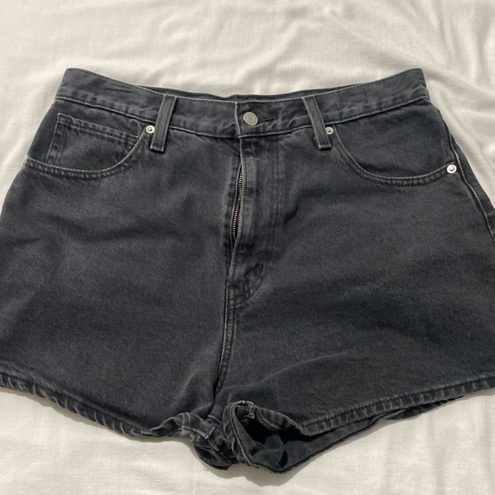 Black Levi’s High Waisted Shorts